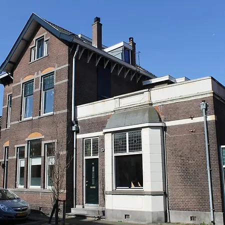 Bed & Breakfast De Verkadekamer 3*